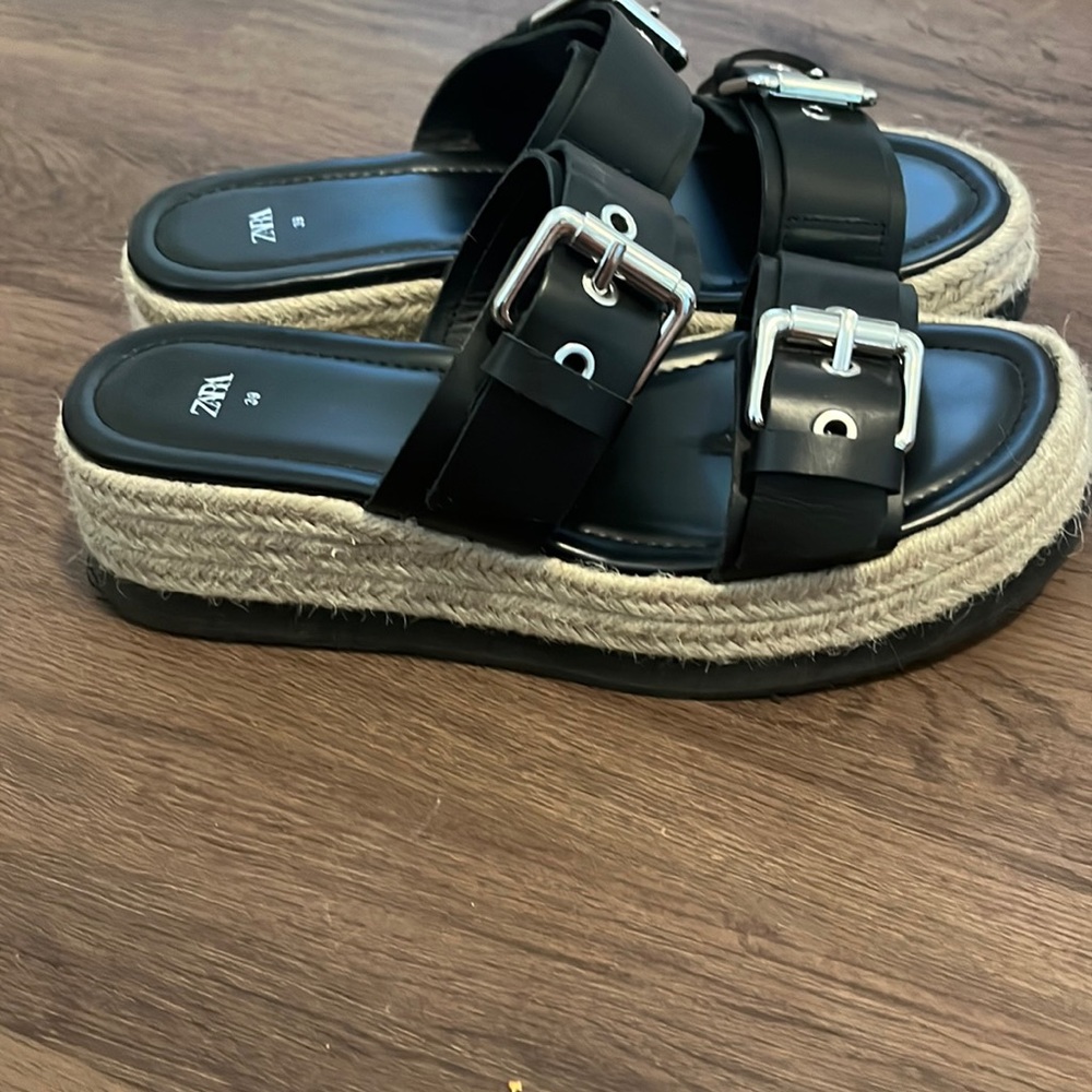Zara platform buckle sandal size 39 (8 US)